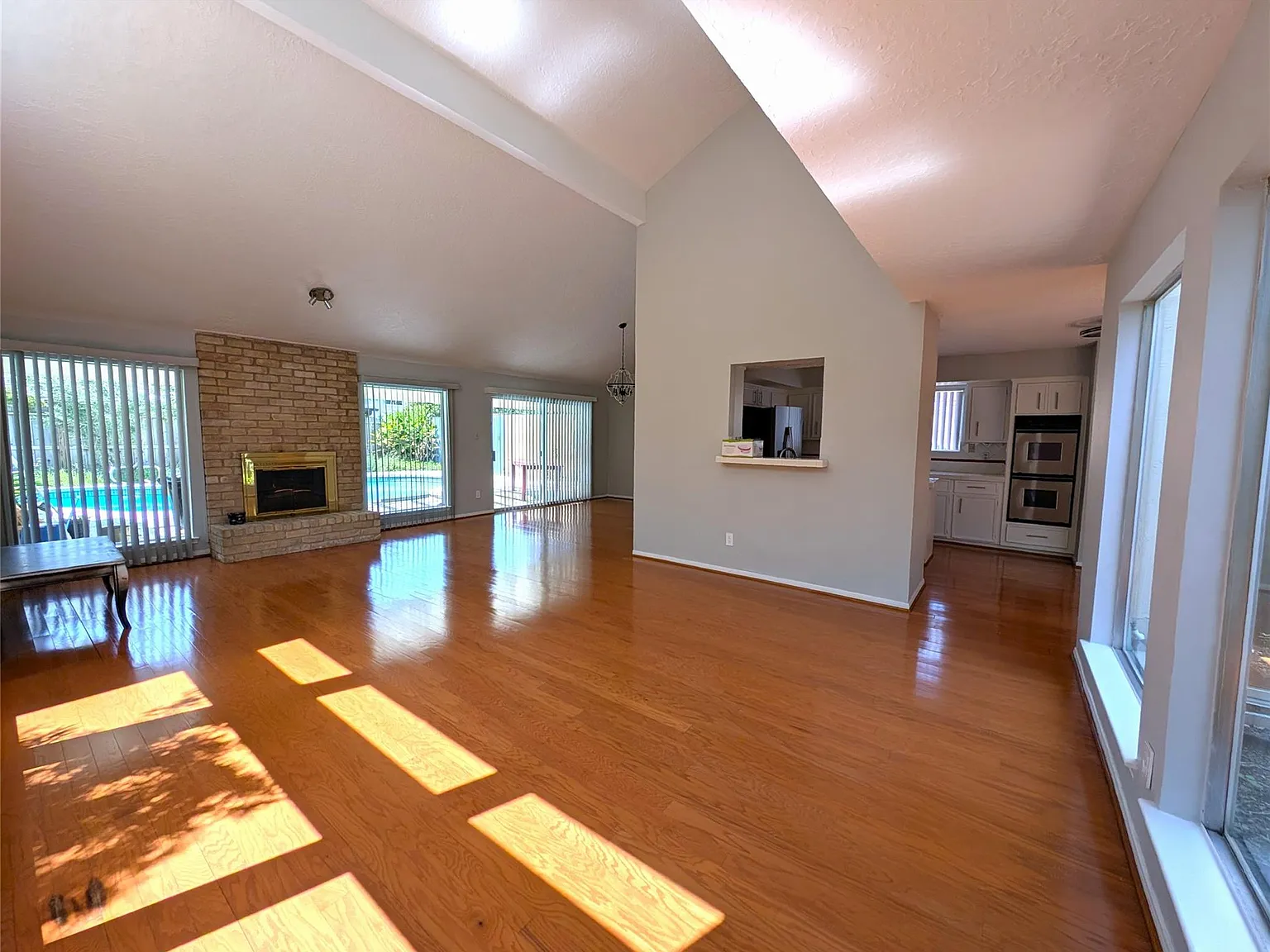 3 bed, 2.0 bath, 1845 sqft, $2,500 — Photo 3