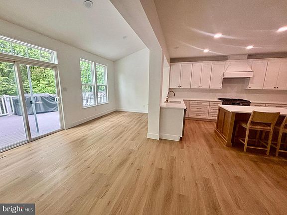 3rd image of 28 Grace Dr