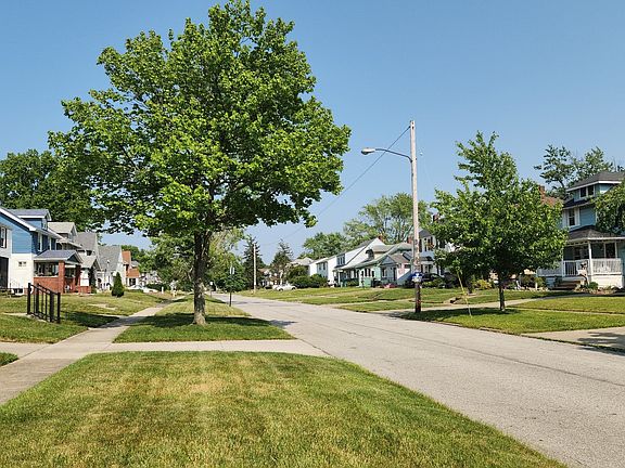 4th image of 100 Denison Ave