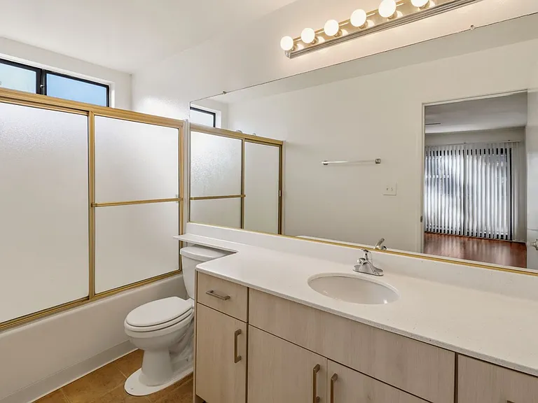 1619 S Bentley Ave — Photo 24