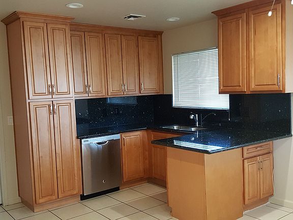 4th image of 5271 Meridian Ave
