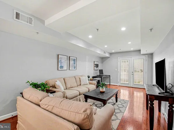 4189 S Four Mile Run Dr Unit 101, Arlington, VA 22204