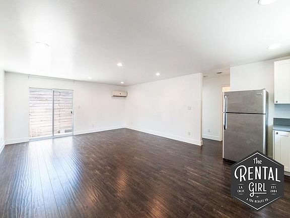 4th image of 4135 Sunset Dr
