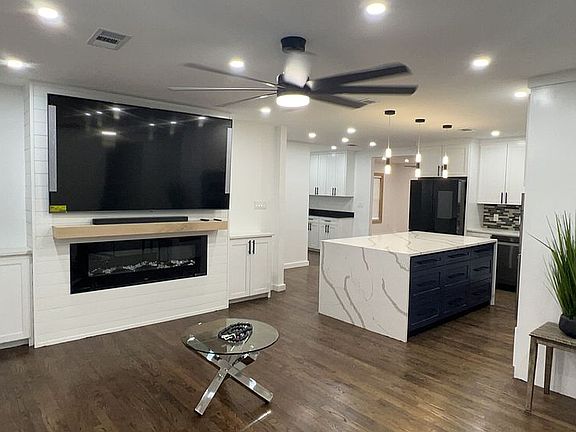5th image of 213 W Avenue G