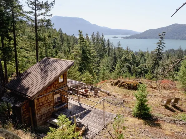 33 Fircom Plateau, Gambier Island, BC V0N 1V0