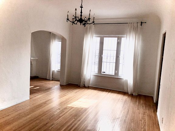 5th image of 224 S Sycamore Ave #1