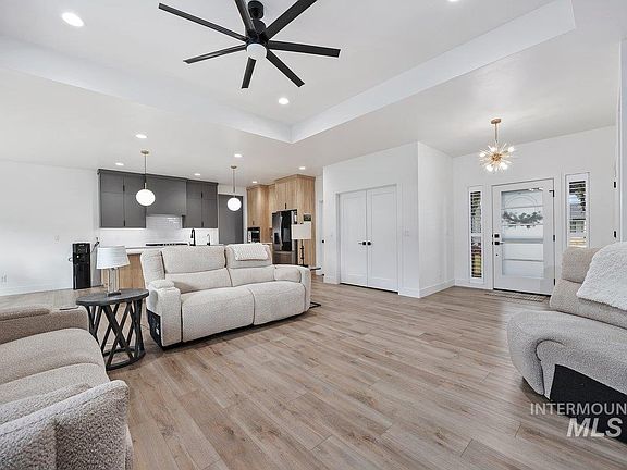 5th image of 1011 Gem Ave
