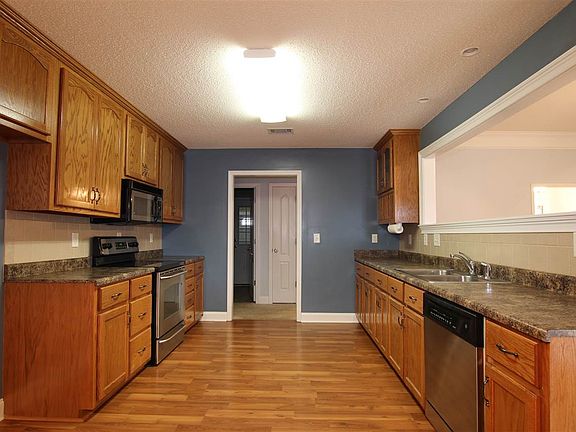 3rd image of 126 Blackstone Ct