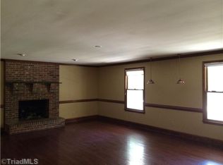 7504 Weitzel Dr, Summerfield, NC 27358