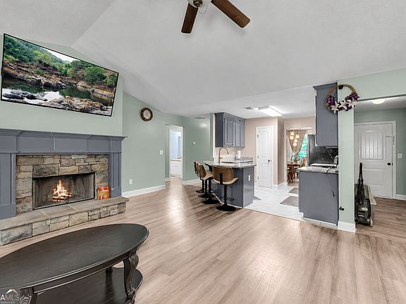 3rd image of 160 Morgan Way