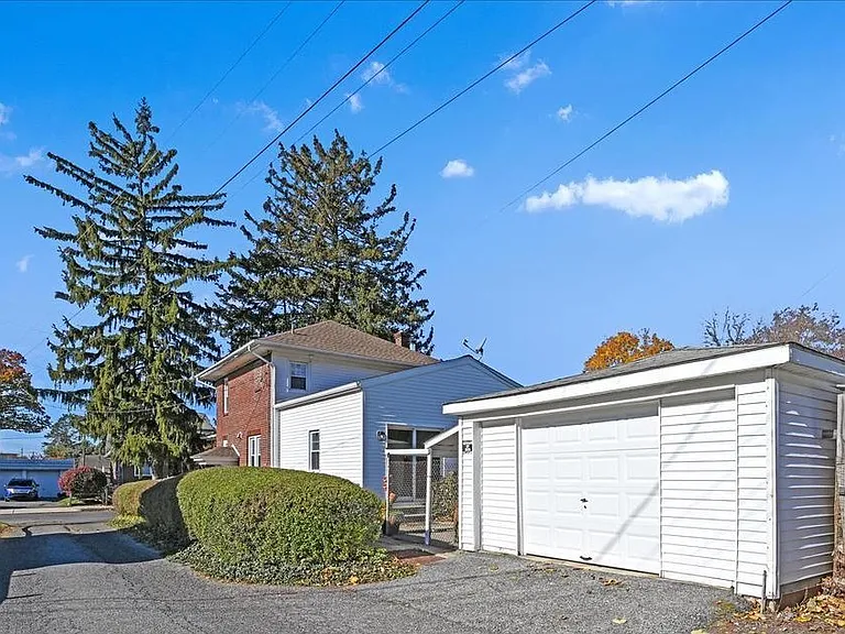 437 Jefferson St — Photo 8