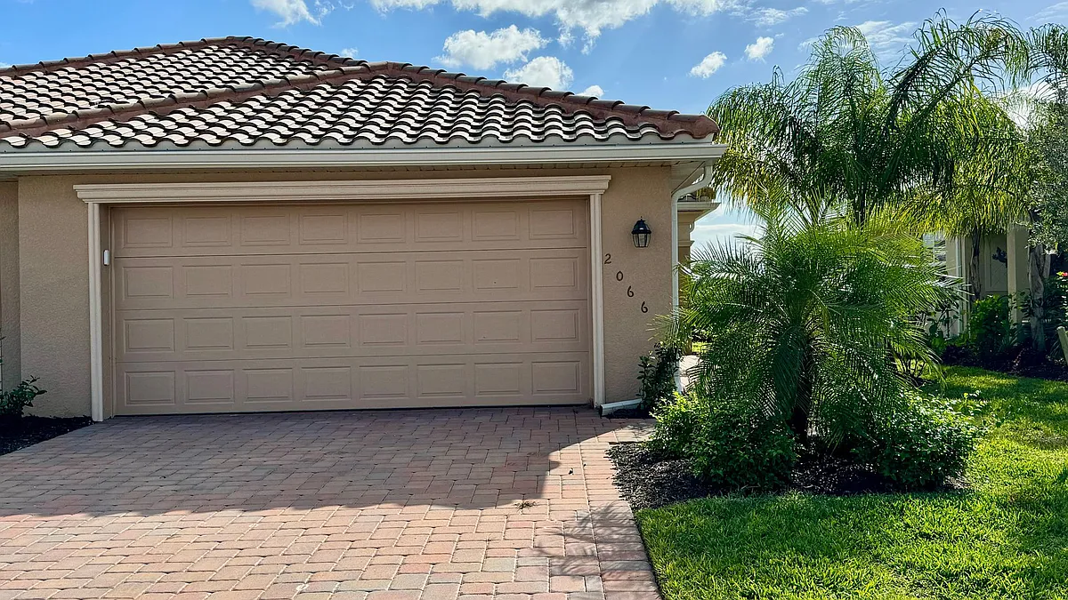 Building Photo - 2066 Tamarron Ln