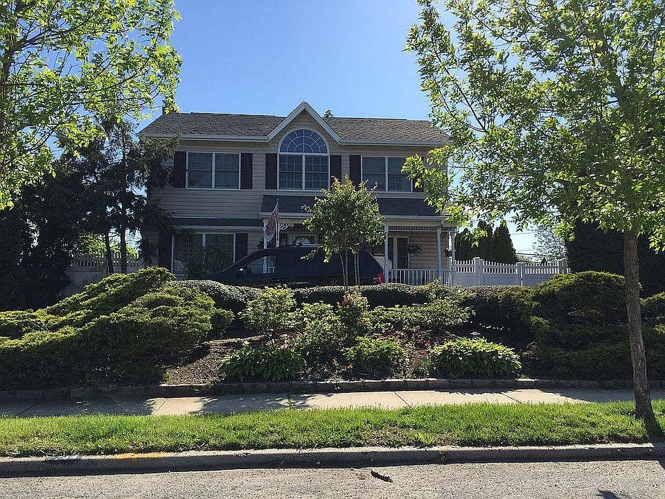 744 Francis Dr, Wantagh 