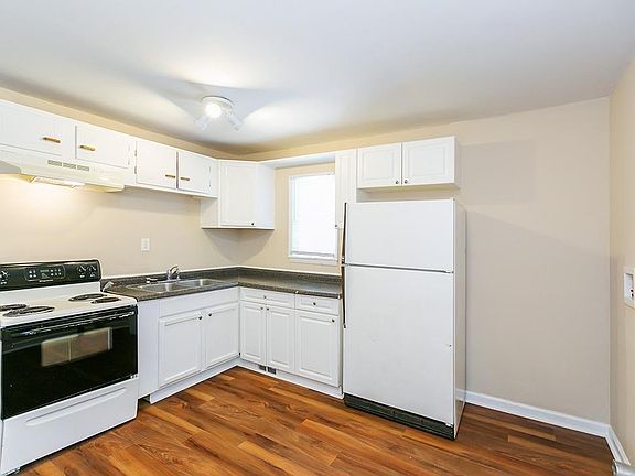 5th image of 1422 Oak Hill Dr