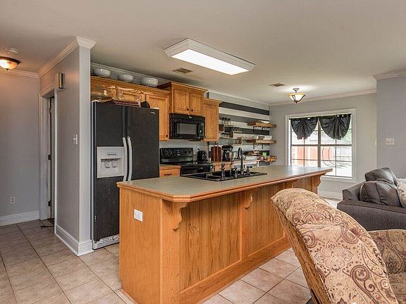 3rd image of 333 Herlil Cir
