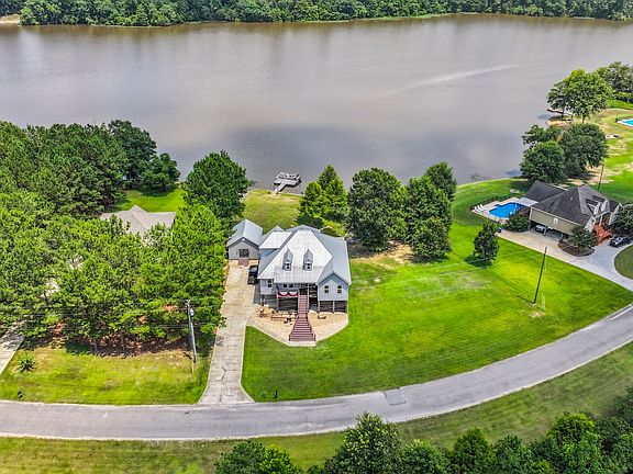 5th image of 722 Lakeshore Dr