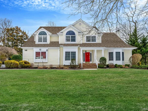 10 Ashley Loop, Northport, NY 11768