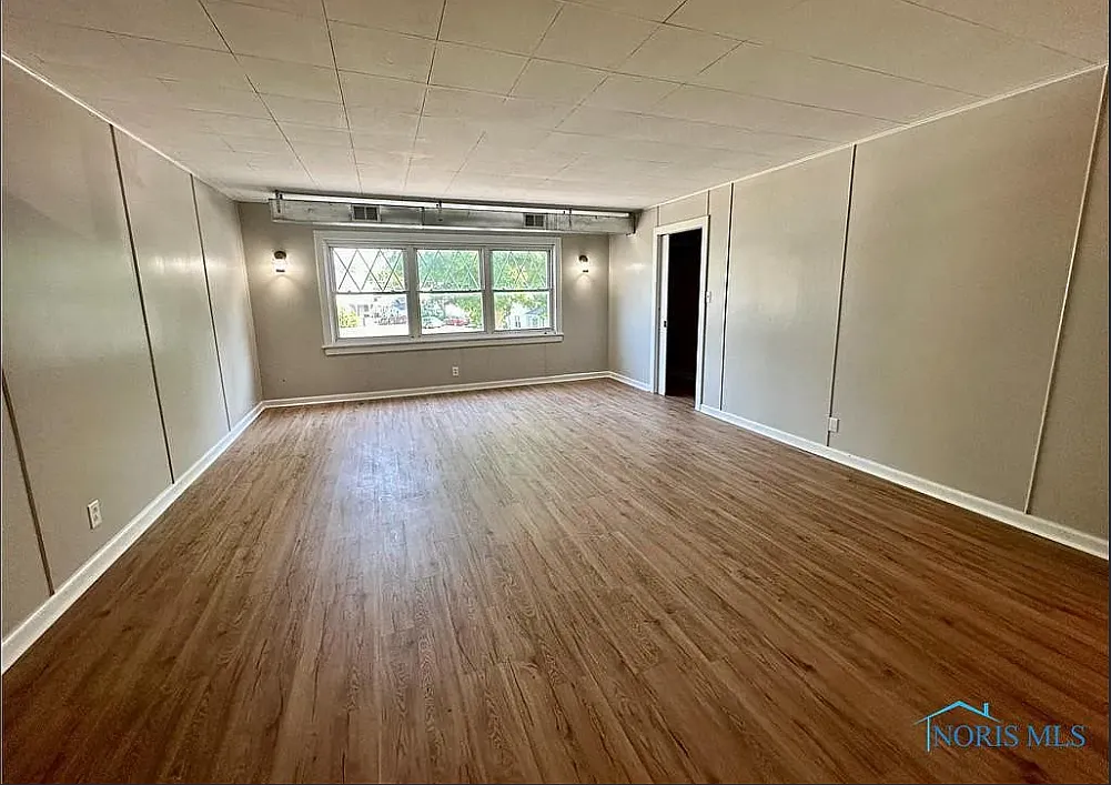 4 bed, 1100 sqft, $1,100 — Photo 2