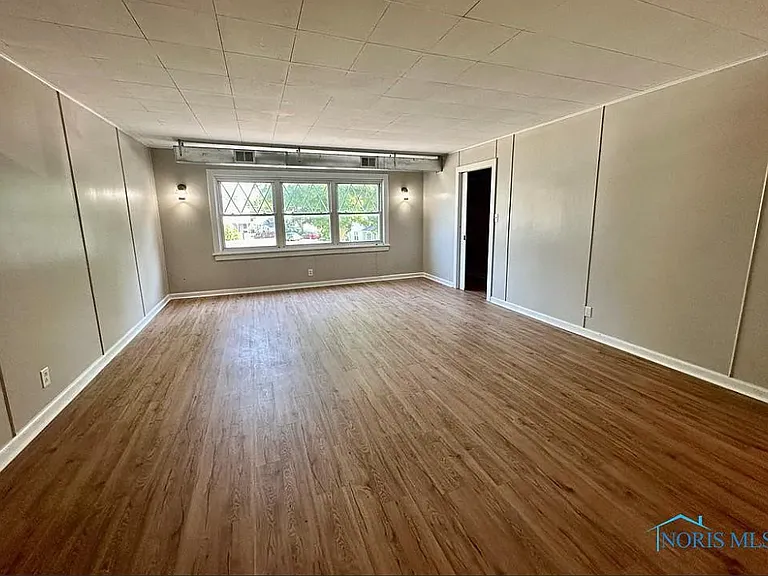 368 E Perry St #C — Photo 2