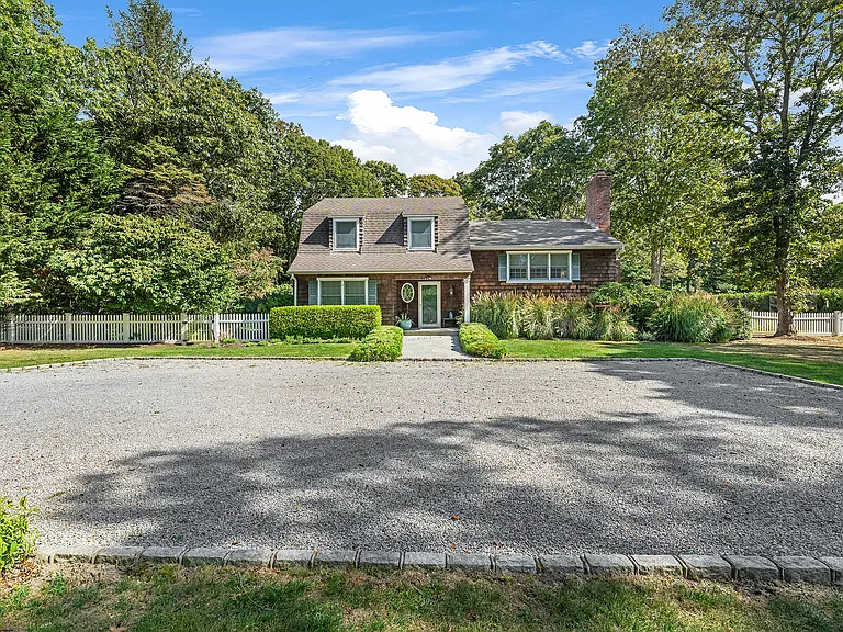 44 Midhampton Ave — Photo 1