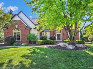1399 Pebble Ridge Dr, Rochester, MI 48307