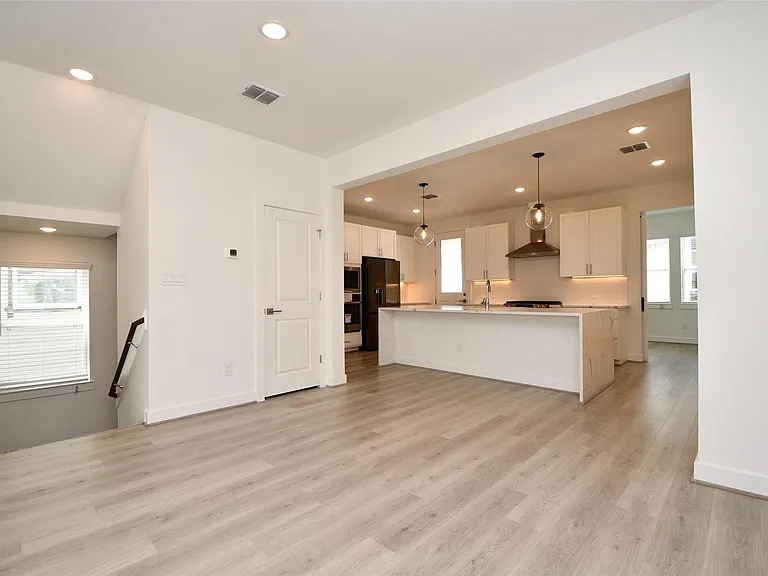 2209 Via Laura Ln — Photo 9