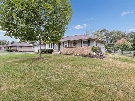 5th image of 9939 Gentian Dr