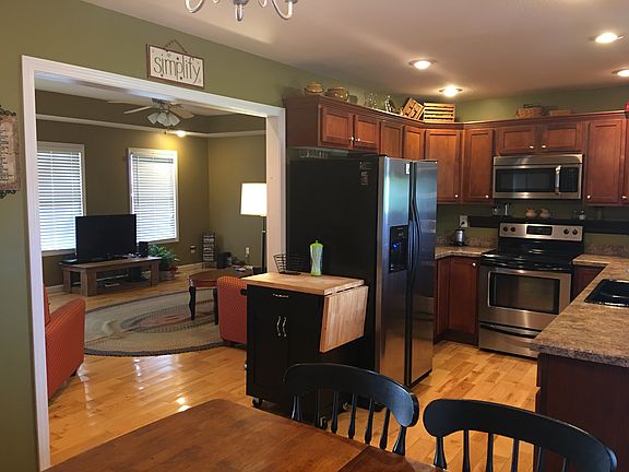 2nd image of 302 Emma Dr