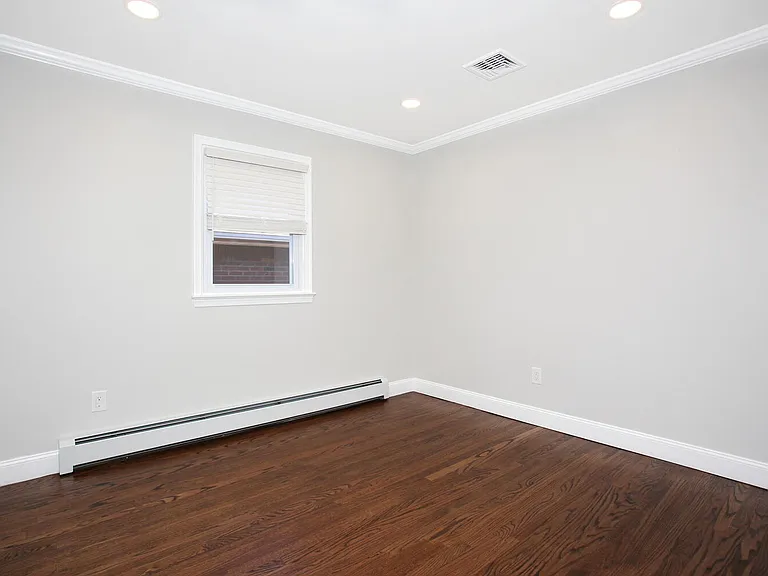 611 Kingsland Ave — Photo 10