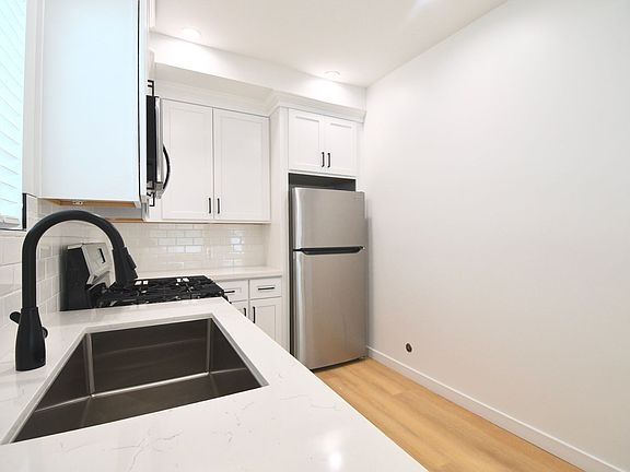 5th image of 5230 Kester Ave #7