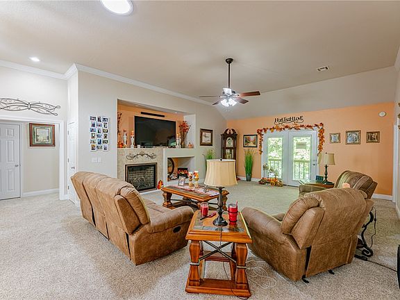 5th image of 38 Warwick Dr