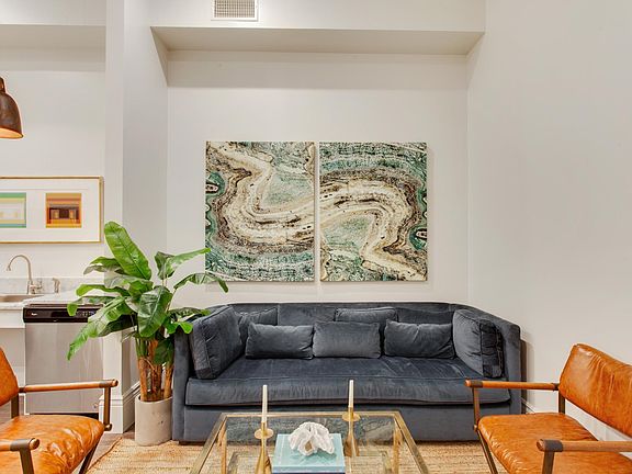 4th image of 426 Gravier St #101