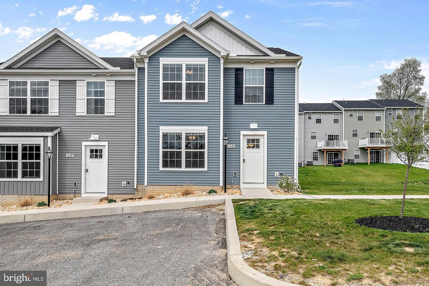 3 bed, 2.5 bath, 1252 sqft, $2,095 — Photo 1