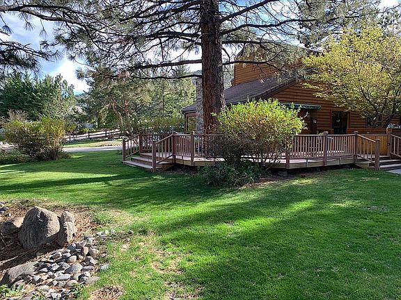 Spacious yard and deck