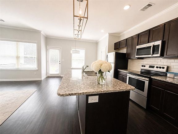 4th image of 3190 Haynes Park Dr