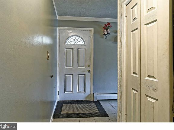 5th image of 60 Maplewick Ln