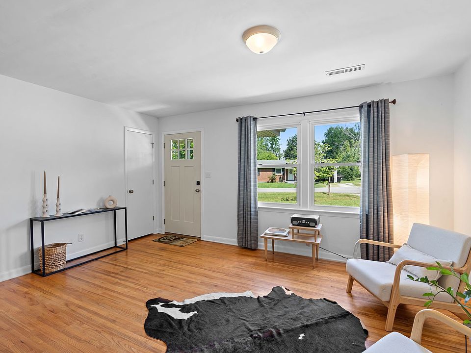 1st image of 105 Billy Robb St