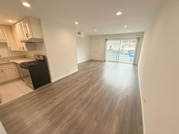 3rd image of 3016 Honolulu Ave APT 8