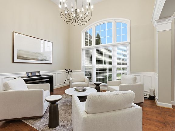 3rd image of 2515 Shays Ln
