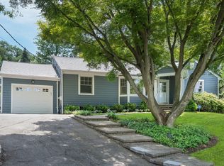 11 Stonewood Pkwy, Verona, NJ 07044