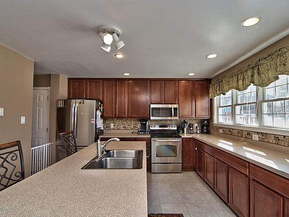 4th image of 6 Kernwood Dr