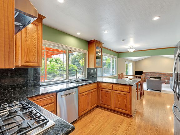 5th image of 10158 Cass Pl