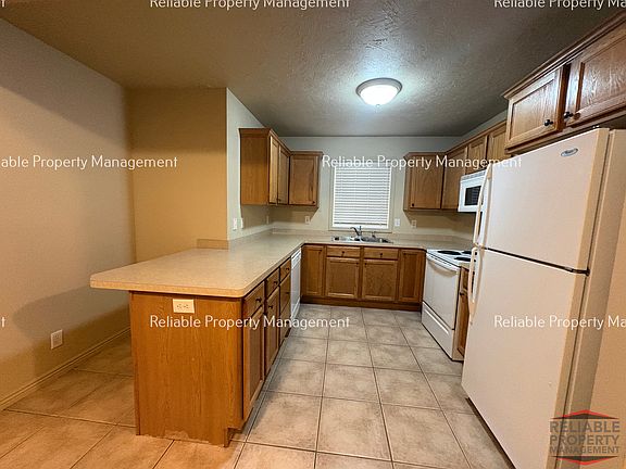 3rd image of 172 Stockham Blvd APT B