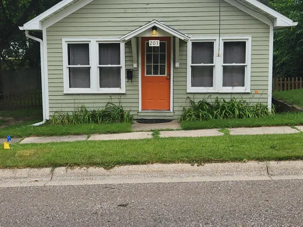 203 Jefferson St, Dowagiac, MI 49047