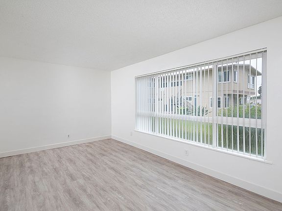 4th image of 7555 Herschel Ave #6