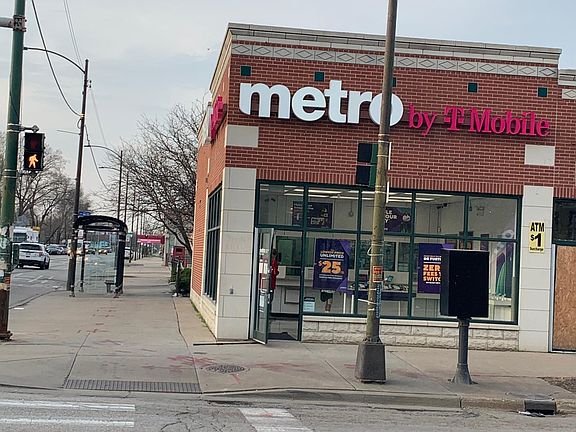 2nd image of 756 W Garfield Blvd #1
