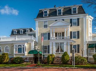 38 Bellevue Ave PH 2, Newport, RI 02840