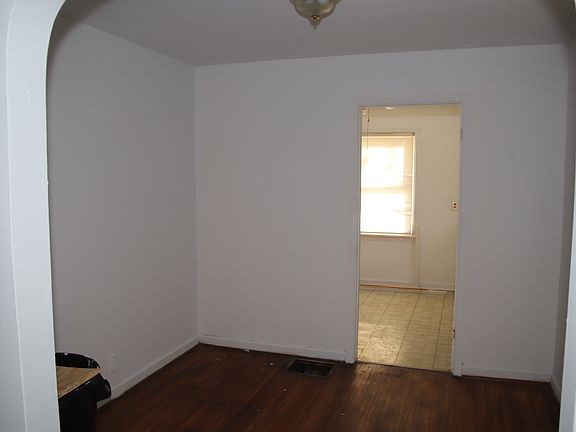 3rd image of 3541 N Chester Ave