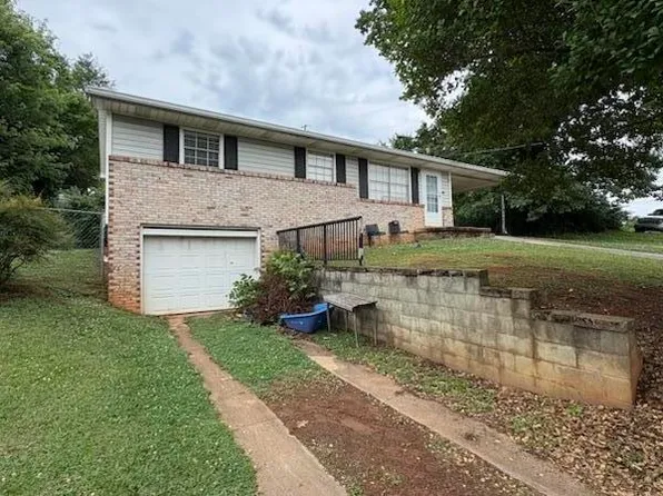 512 Hubble St, Morristown, TN 37814