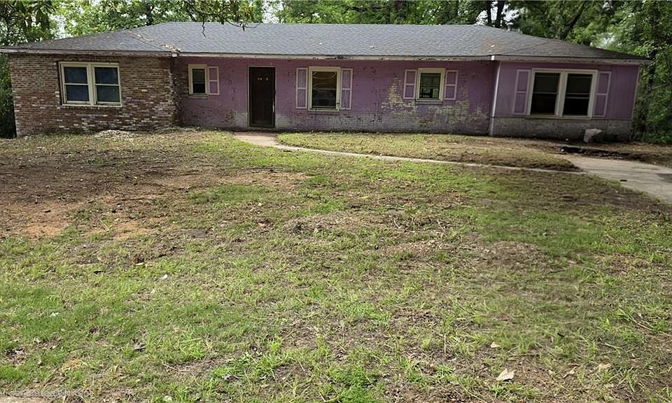 1st image of 3915 Mosley Dr